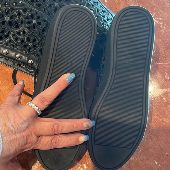 Authentic Chanel. Double sided leather sneaker/boots fabulous camellias all over - Picture 11 of 16